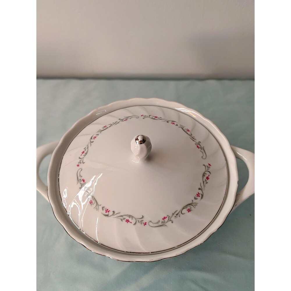 Royal Swirl Fine China Round Floral Casserole Dish w/ Lid, Japan White Pink